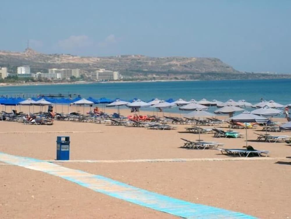 Lagonas Beach Hotel