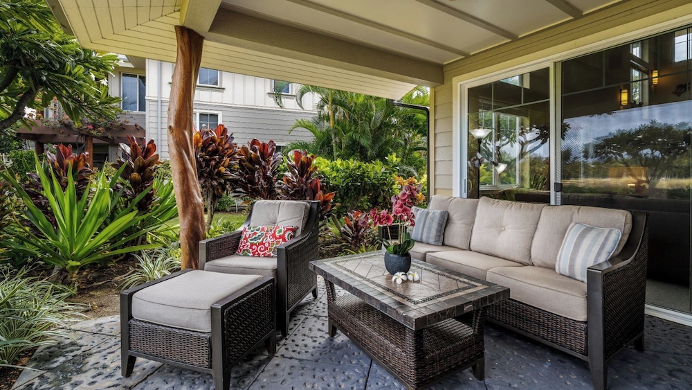 Spacious Ground Floor End Unit - Walk to Beach & Shopping - Vrkcv
