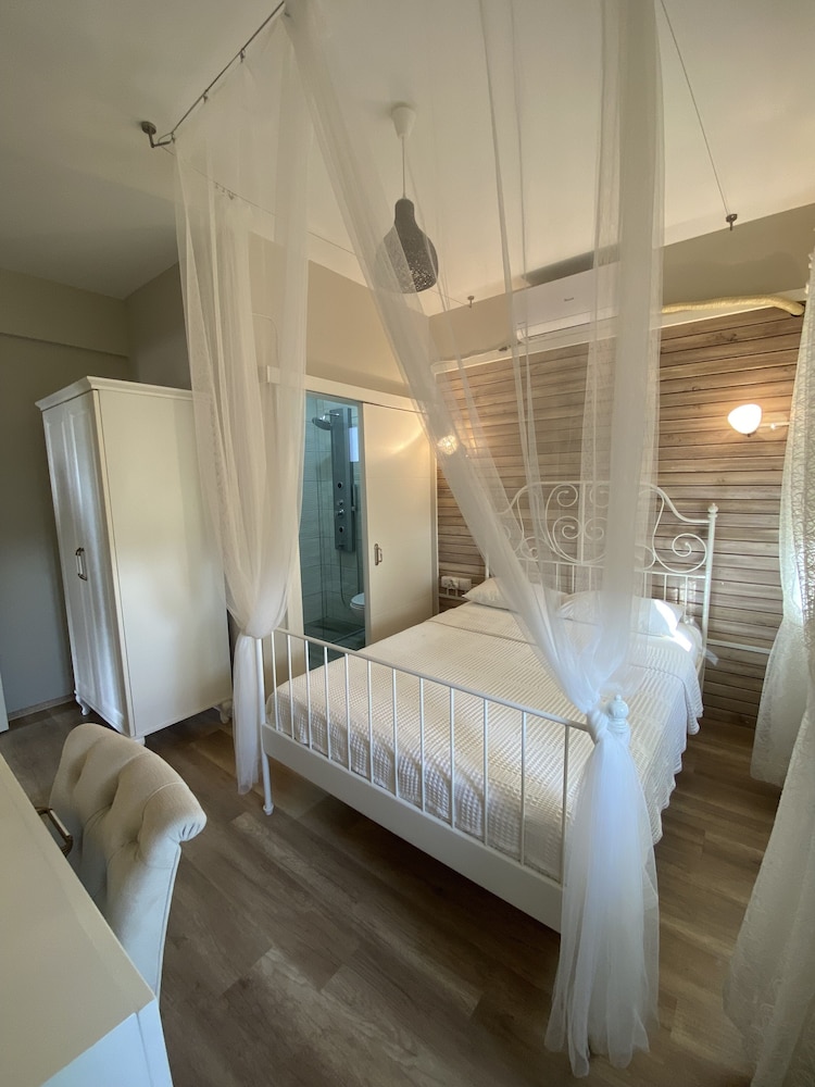 Karina Vineyard Evi - Image 52