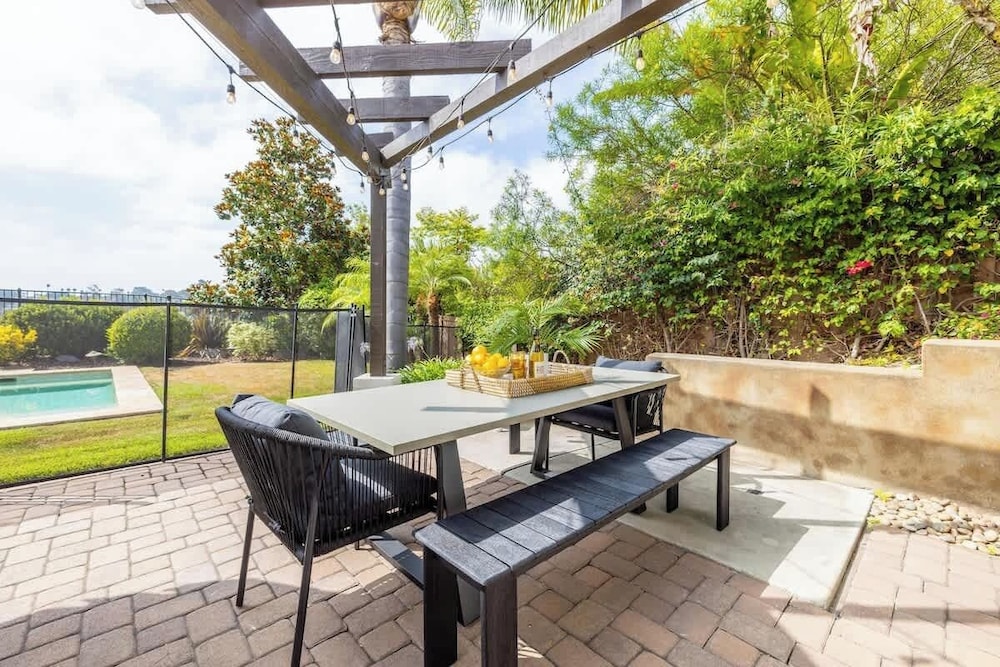 Gated Home With Pool Hot Tub