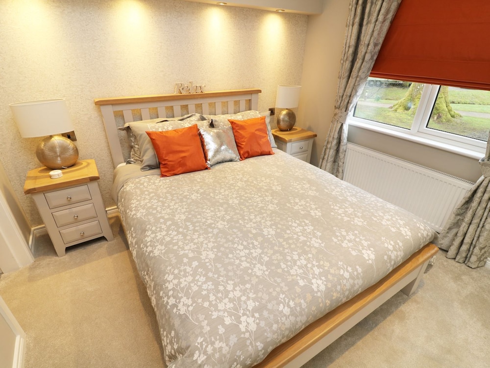 8 Waterside Wood view 4