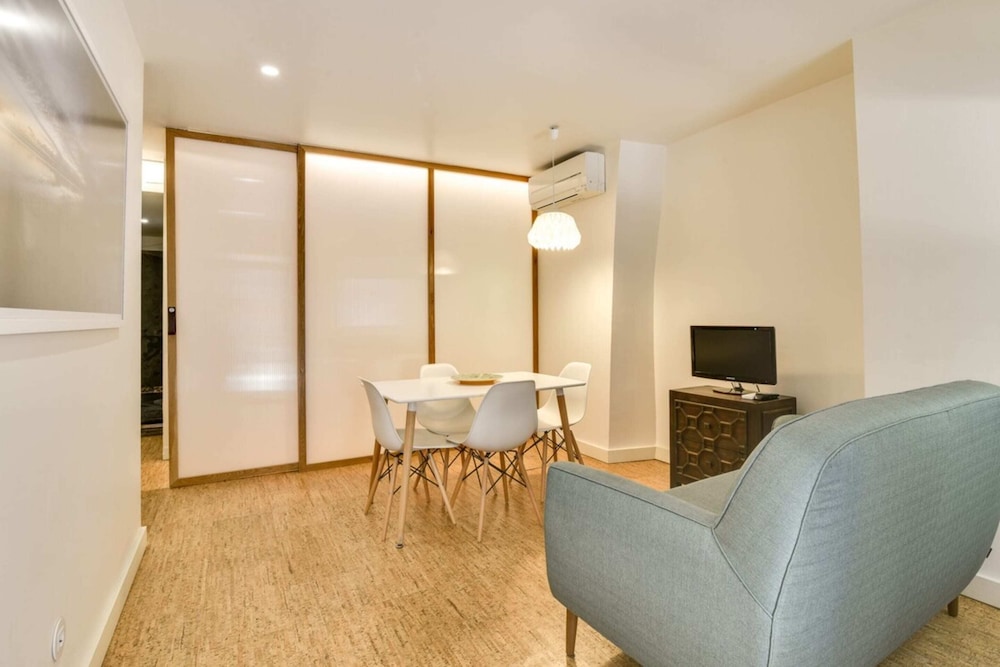 New Apartment With Easy Access in Traditional Area of Lisbon view 4
