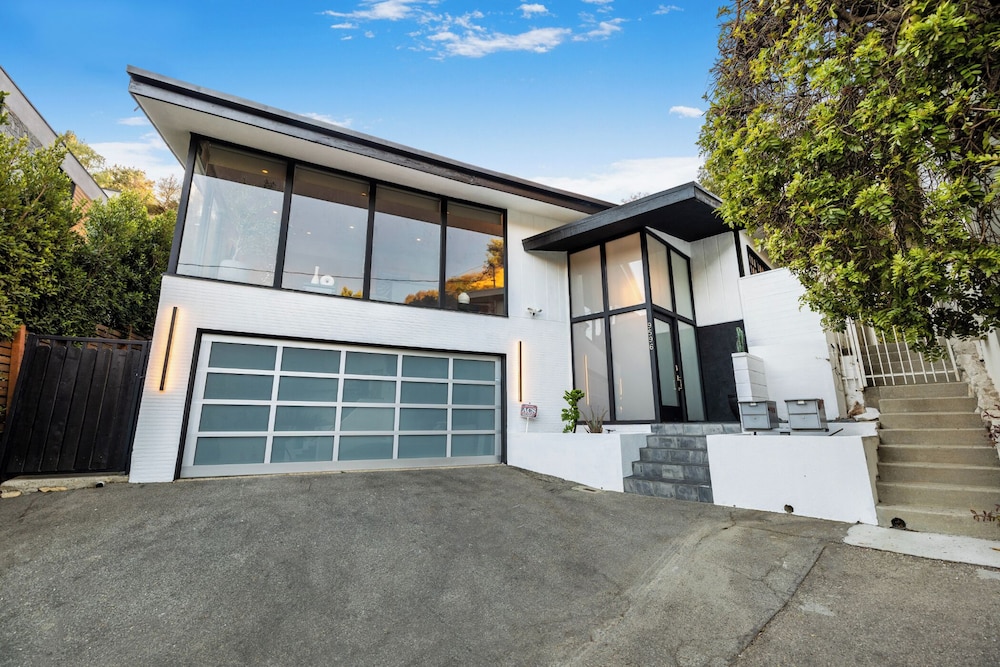 Shirley Lane- Elegant Mid-century Oasis With Pool & Canyon Views