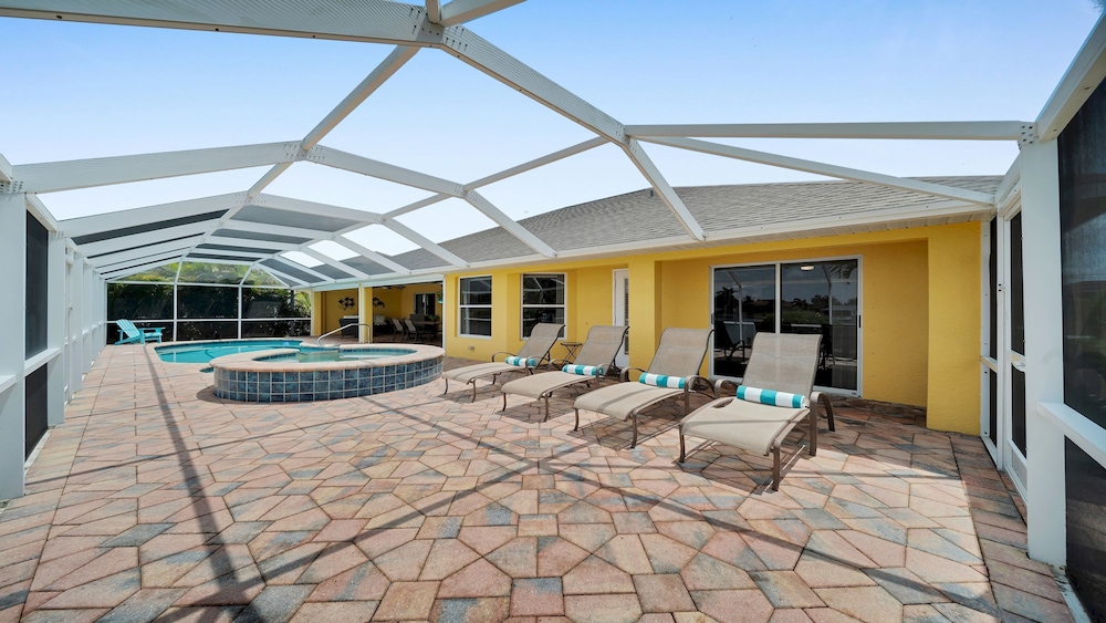 Casa de La Vista Pool Spa With Lakefront View