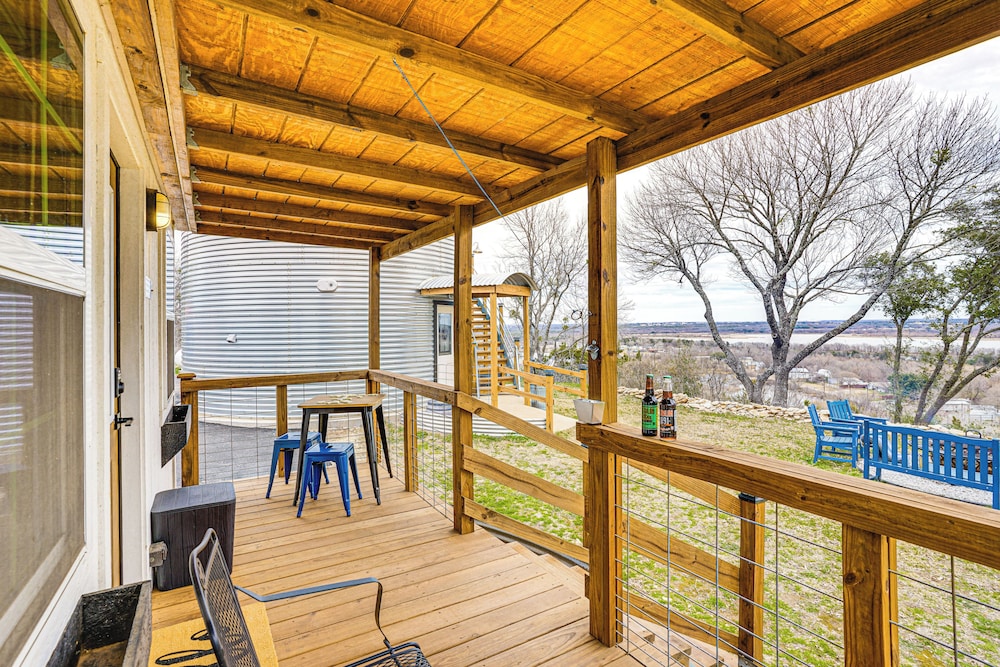 Rural Retreat w/ Water View! 9 Mi to Dtwn Granbury