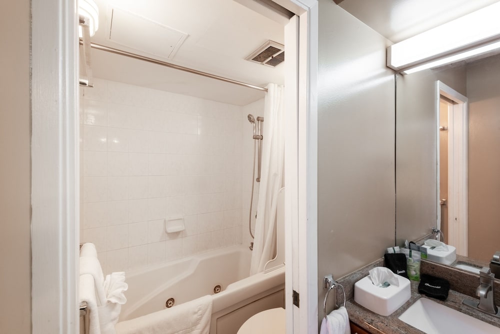 Waikiki Banyan Condo Located One Block From Waikiki Beach! by Koko Resort Vacation Rentals