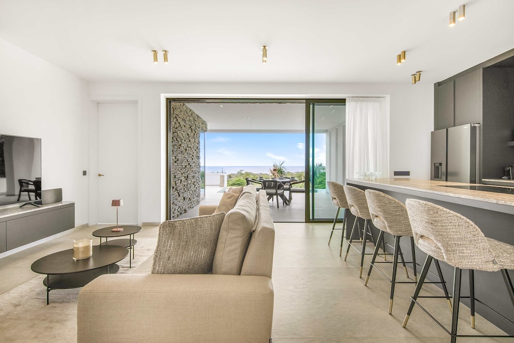 Luxurious Hideaway at The Cape Blue Bay