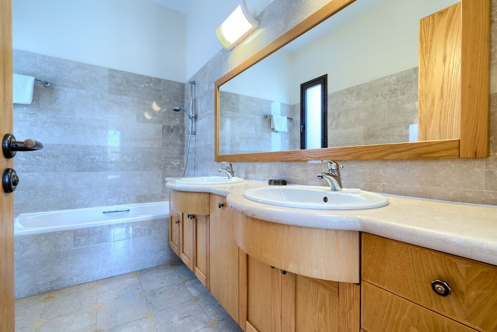 3 bedroom villa Dionysos 373 with private pool and pretty garden, Peaceful location within Aphrodite Hills Resort view 5