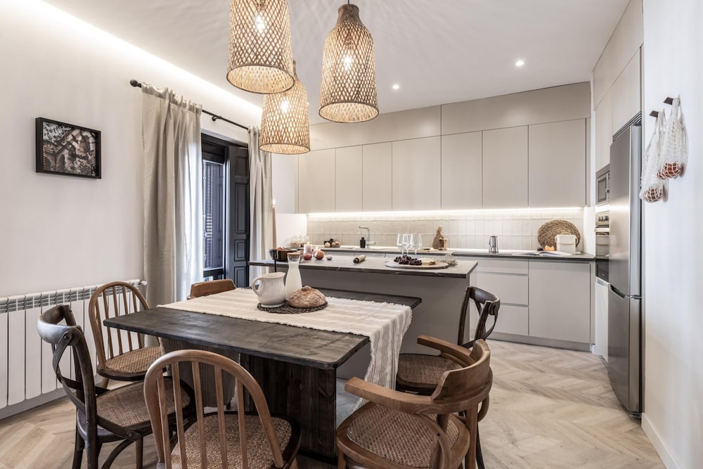 Pedra - 4 Bedrooms in Trafalgar