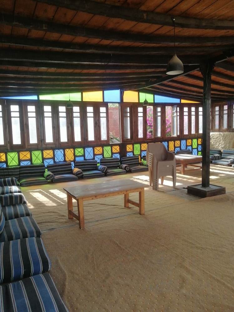 Zad Elmosafer Guest House