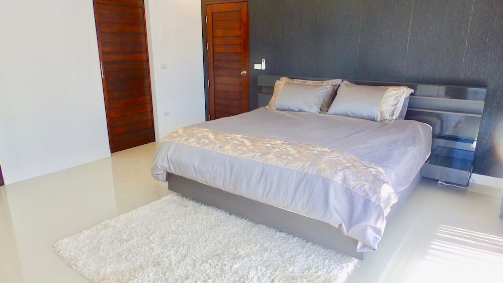3 Bedroom Private Pool Villa Flora