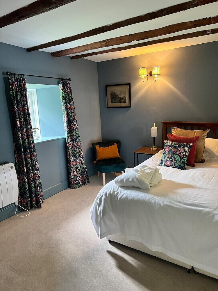 Tranquil Glenshee Cottage Retreat view 4