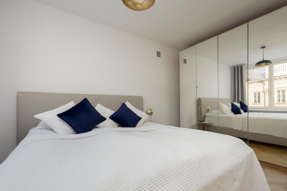 Miodowa Apartment in Warsaw by Renters view 3