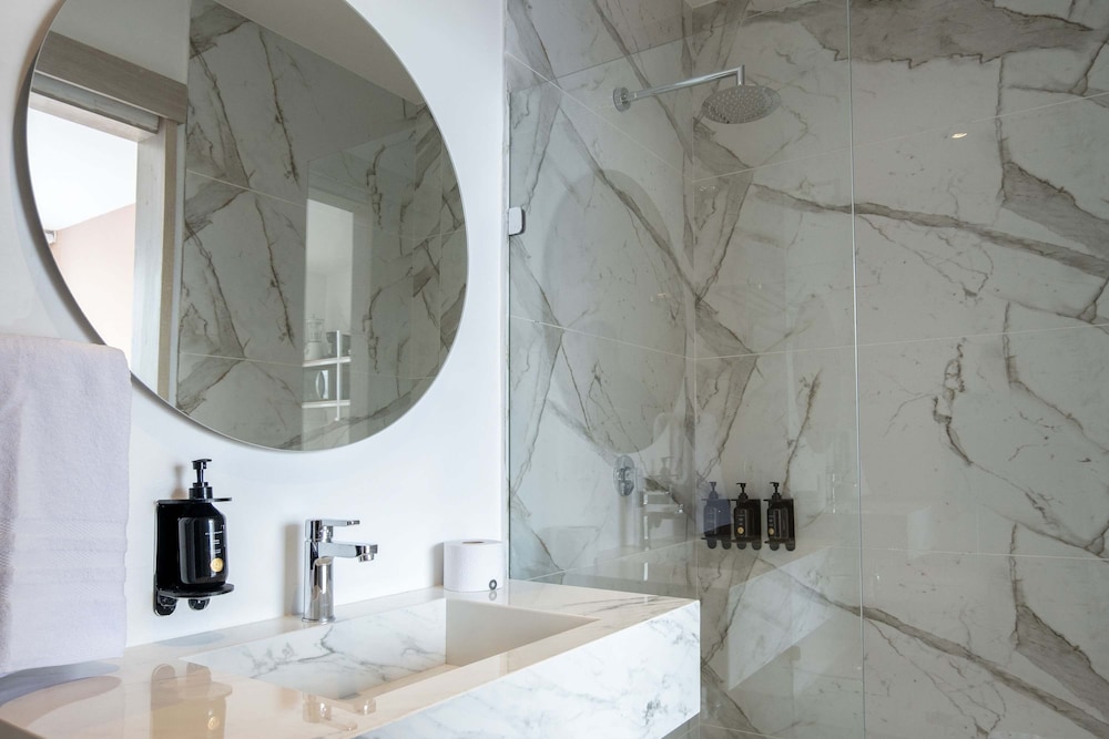 w Sophisticated 3BR w Magical Terrace in CTG
