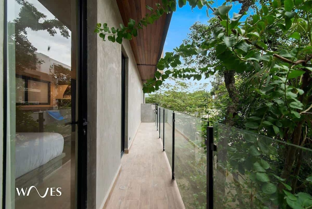 Ocean Breeze Loft Steps Away From Hotel Zone