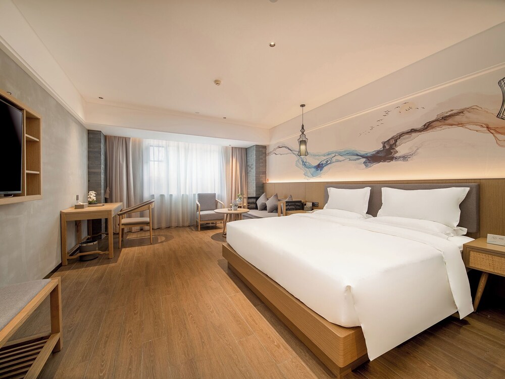 Trendy Romantic Hotel Guangzhou Panyu Qiaonan Aoyuan Plaza Branch - Free Deliver Service to Canton Fair Complex During Canton Fair Period