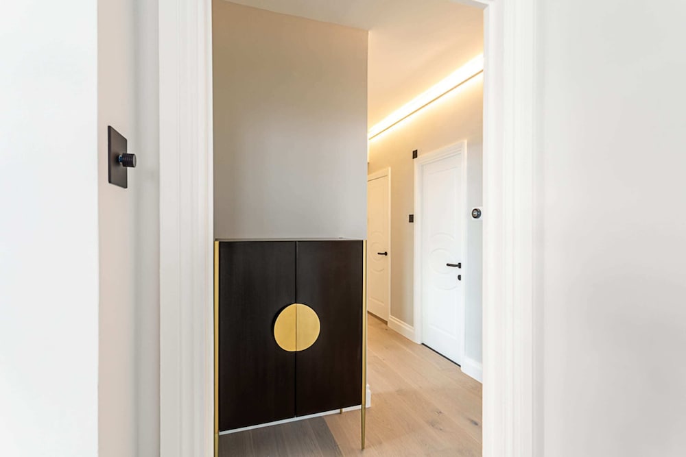 Modern Edgware Apartment