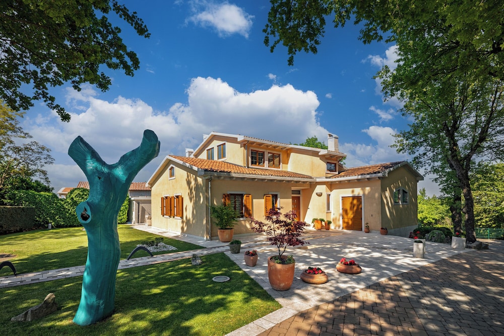 Villa Rosa Magica