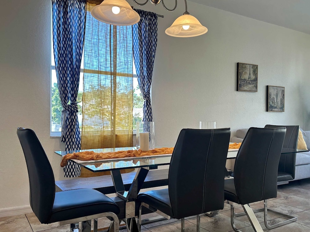 Family Villa 5 Bedroom Near Disney World