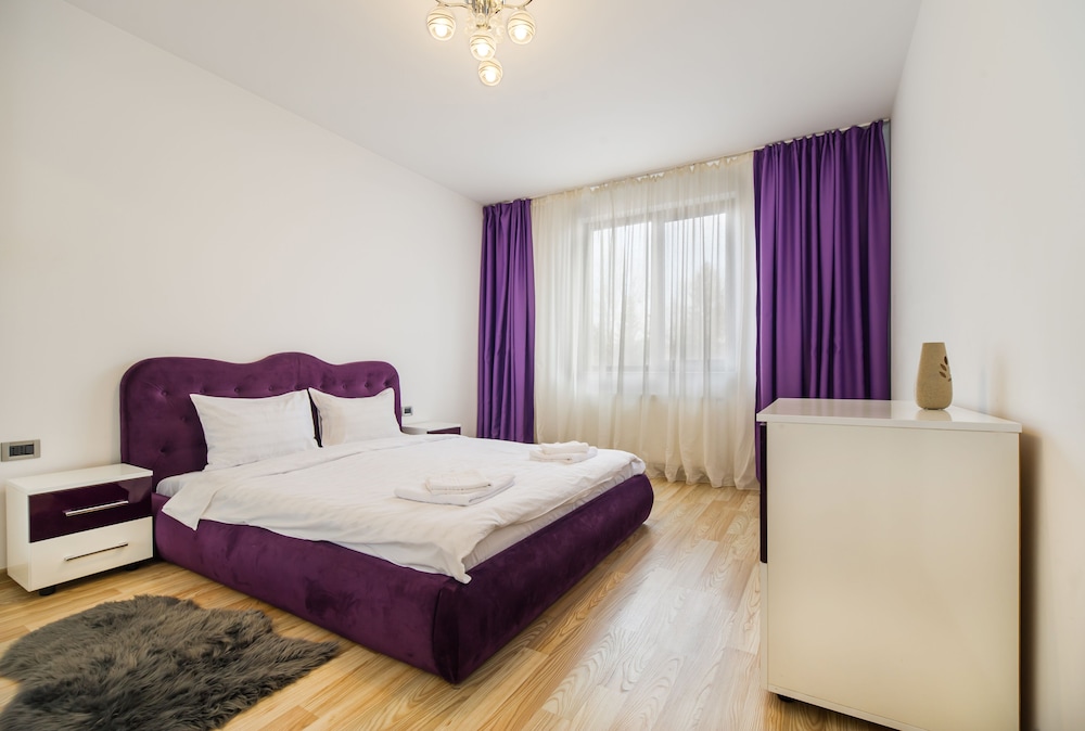 Relax Apartment Coresi Mall view 5