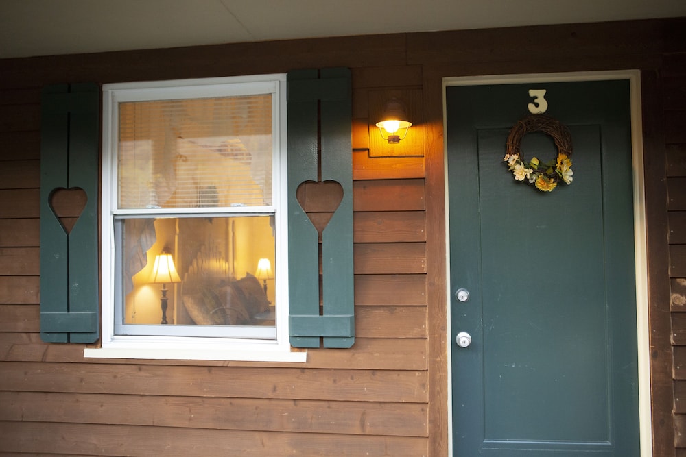 The Chimney Rock Inn & Cottages