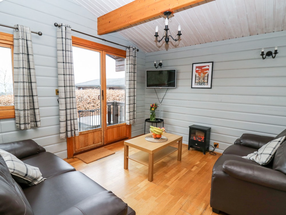 Snowy Owl Lodge