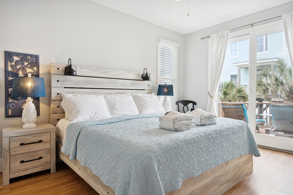 Oceanfront w Pool Panoramic Deck Views 5bdr Folly Ocean Breeze by Avantstay