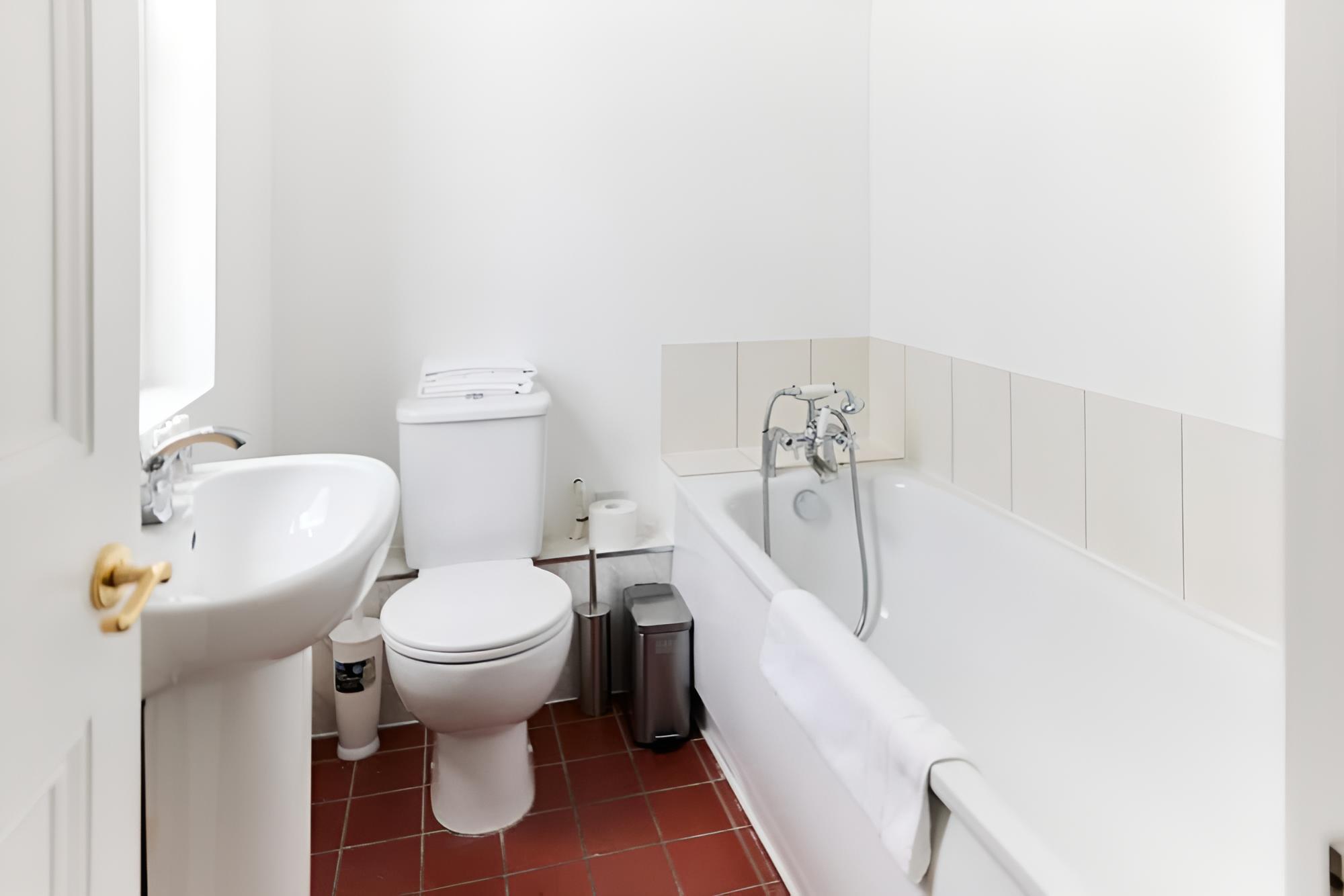 The Kensington Chelsea Escape - Stunning 5bdr With Patio Terrace