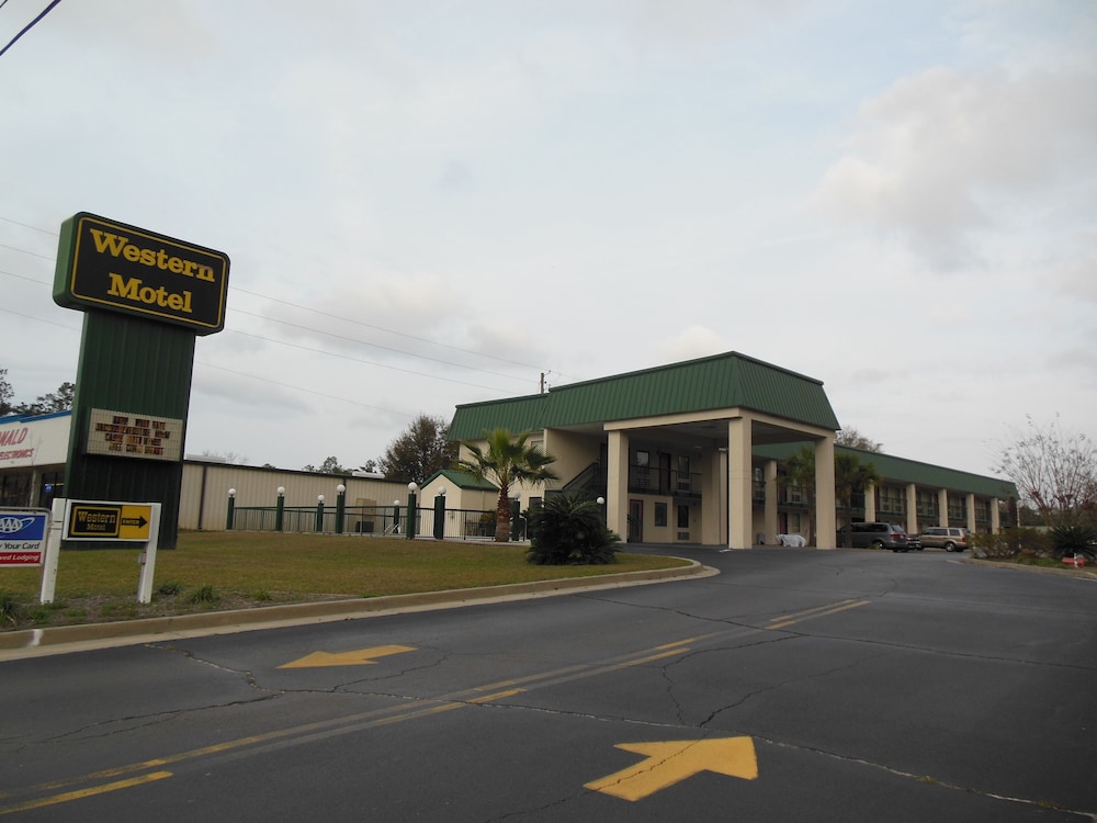Kingsland Vacations - Western Motel - Property Image 1