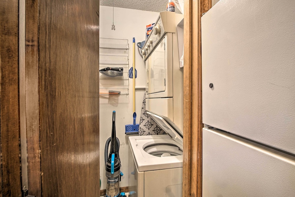 Shawnee Condo < 10 Mi to Downtown Kansas City!