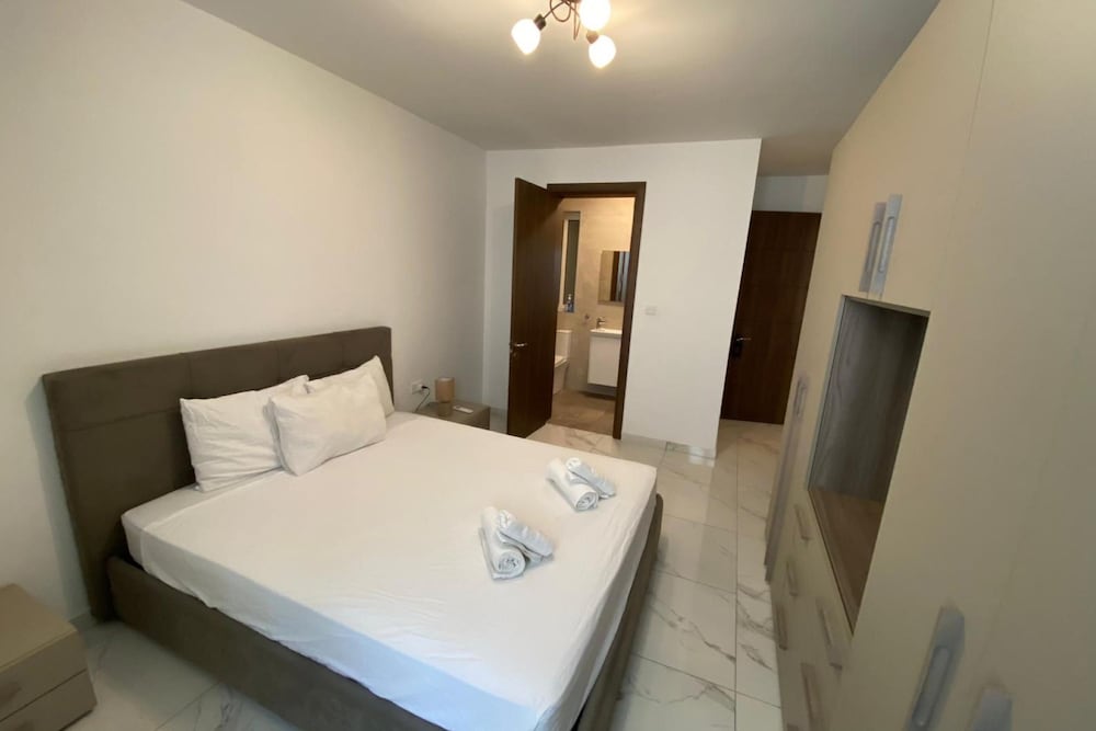 Modern Apart Heart Of Sliema V122 view 4