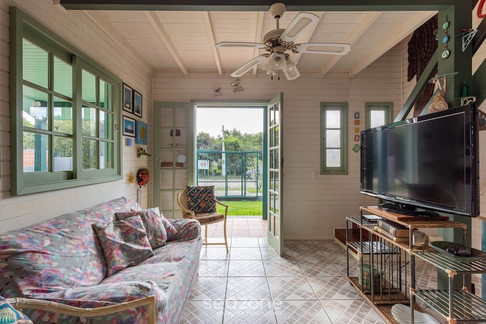 Pleasant Townhouse w/ BBQ 90m From the Sea Rdd657