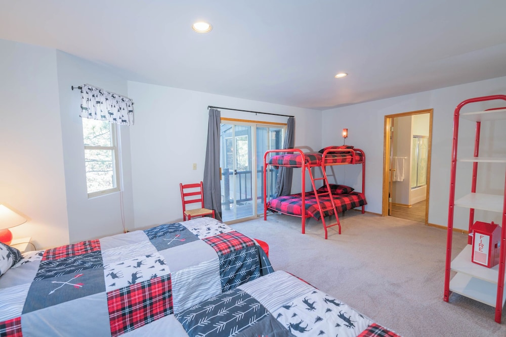 Moonridge Treehouse view 3