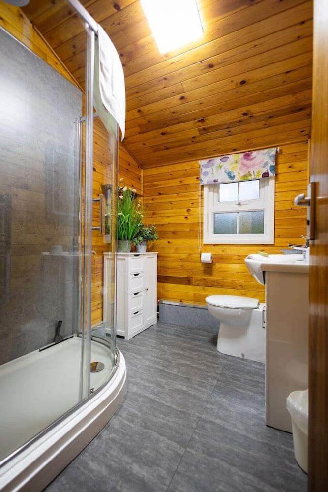 Cozy Log Cabin 346 - Rural Mid Wales