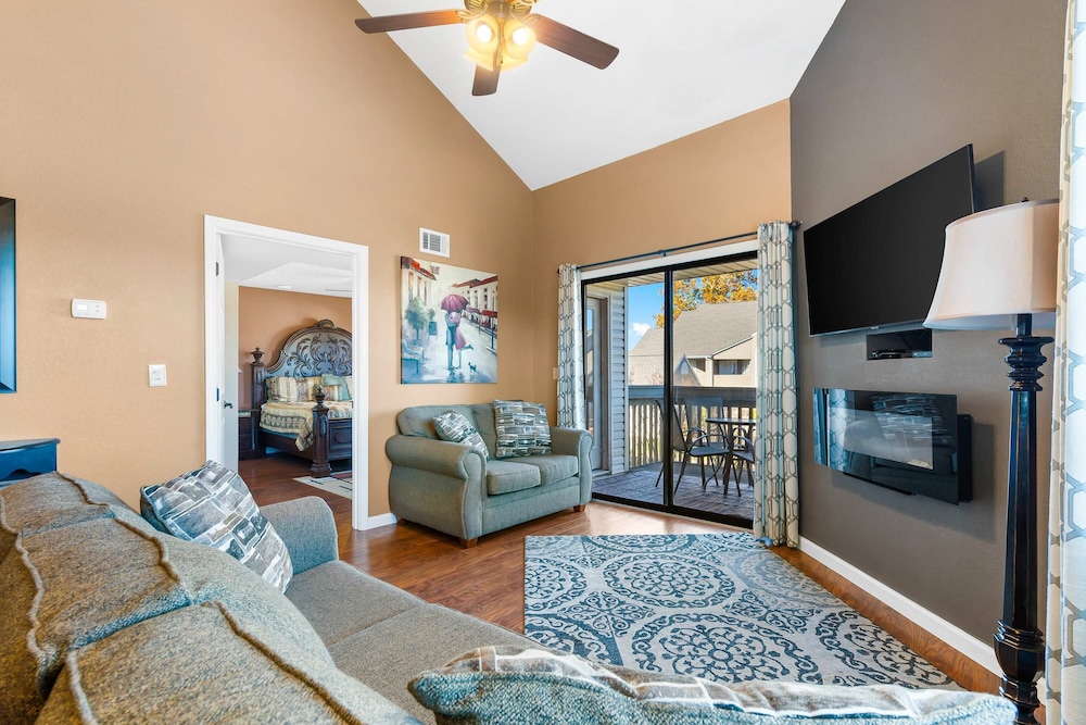 Branson Blessing Condo for 8!