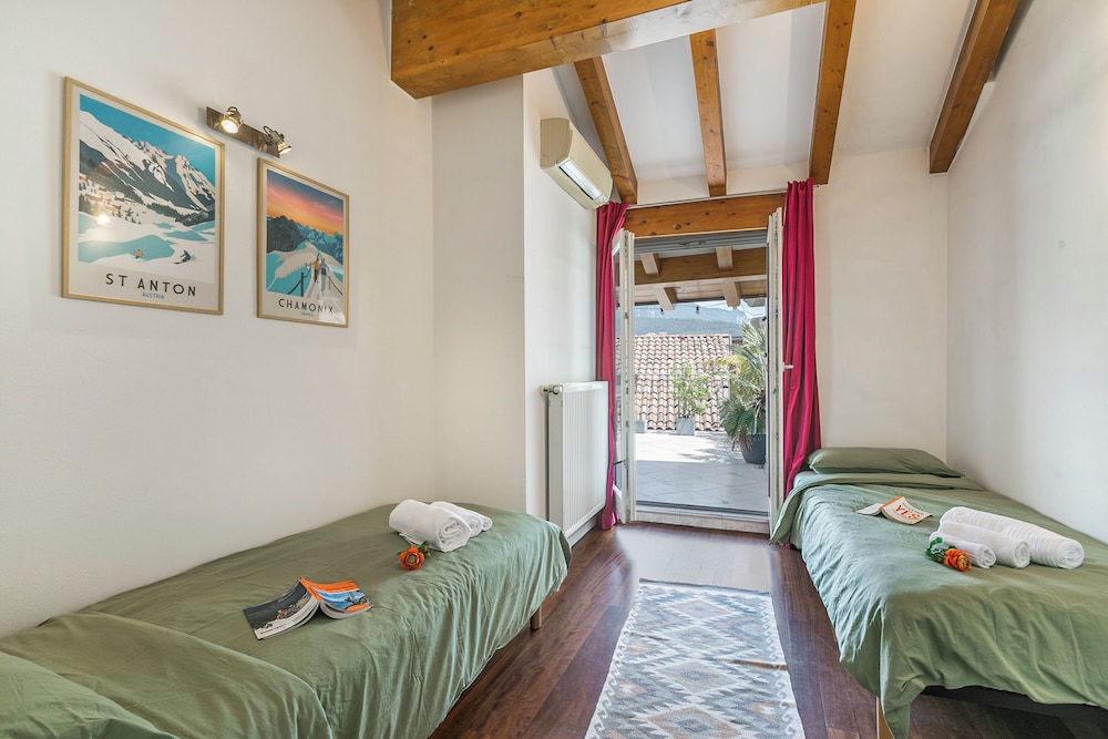 Riva's Rooftop Retreat