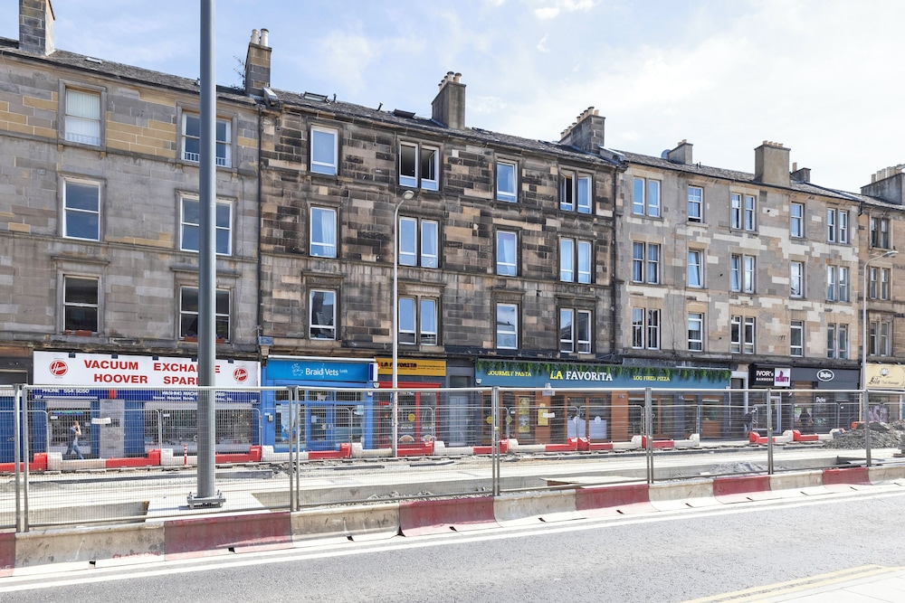 JOIVY Cosy 3bed Family Flat near Leith