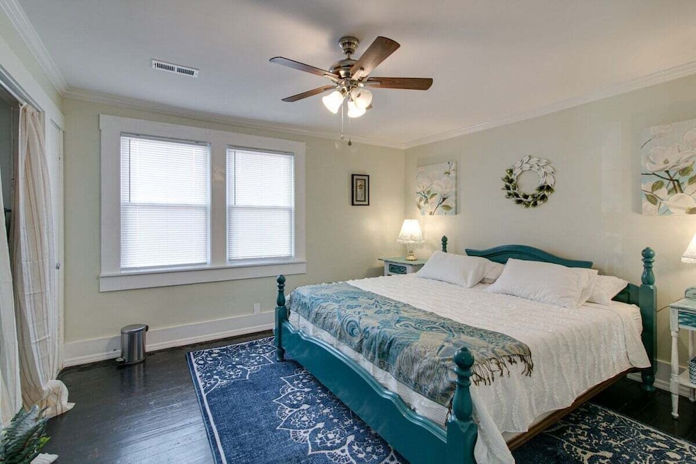 Clarksville Cottage on Crossland