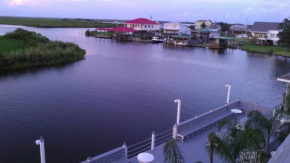 Waterfront Villa W/deck - 23 Mi to French Quarter! view 4