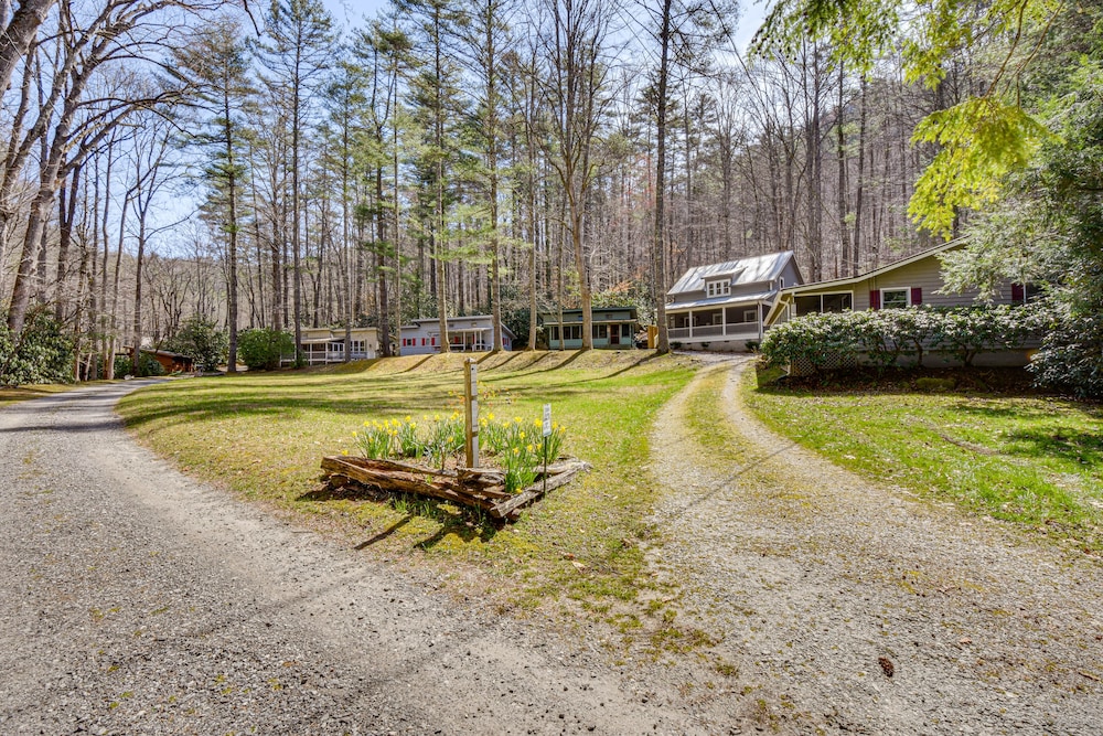 Bright Highlands Retreat Near Waterfalls & Trails view 4