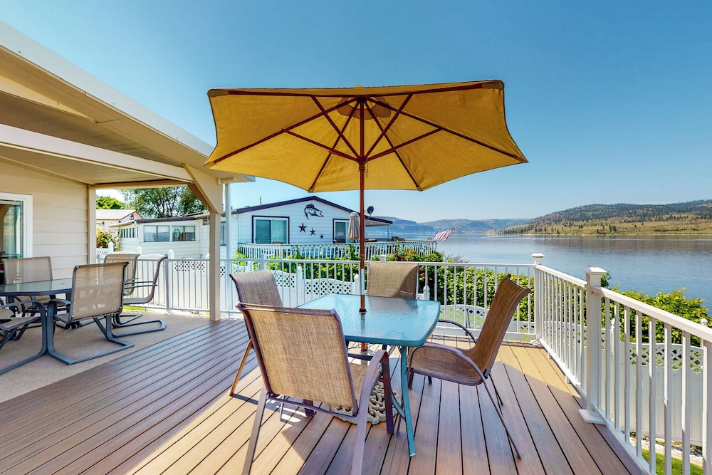 Paradise Point: Lakefront Escape w/ Views