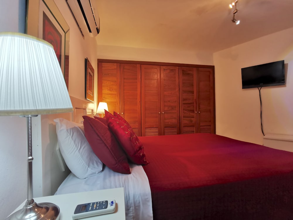 Los Corales Tropical Beach Resort & SPA