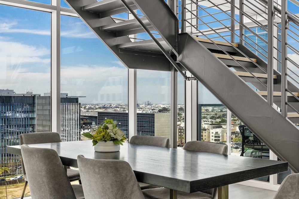 @marbella Lane - Chic 2BR Penthouse w/ Ocean Views