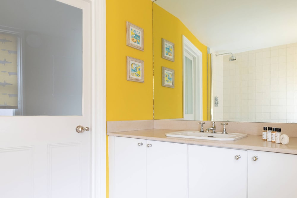 Caithness Road VI by Onefinestay
