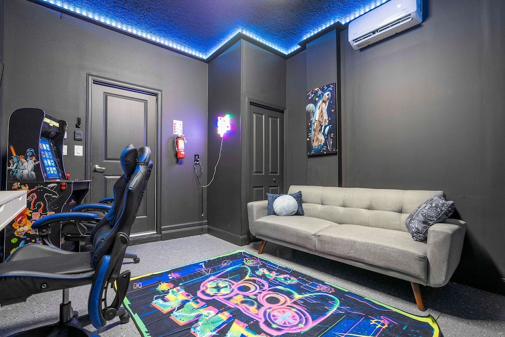 Home 6bed Themed Rooms Game Room Storey Lake