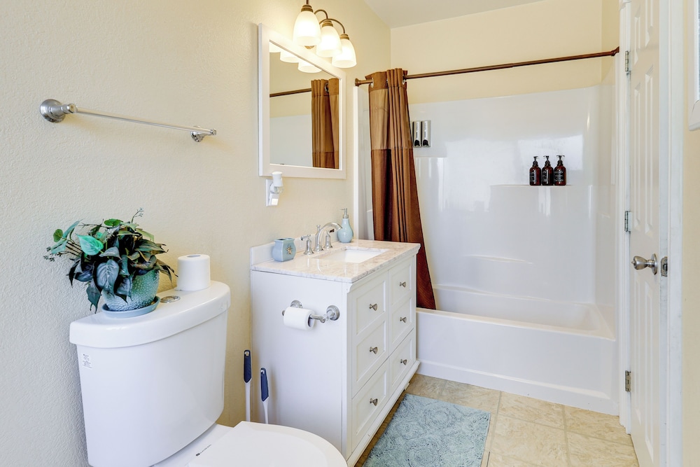 Las Cruces Home w/ Fenced Yard: Recently Remodeled