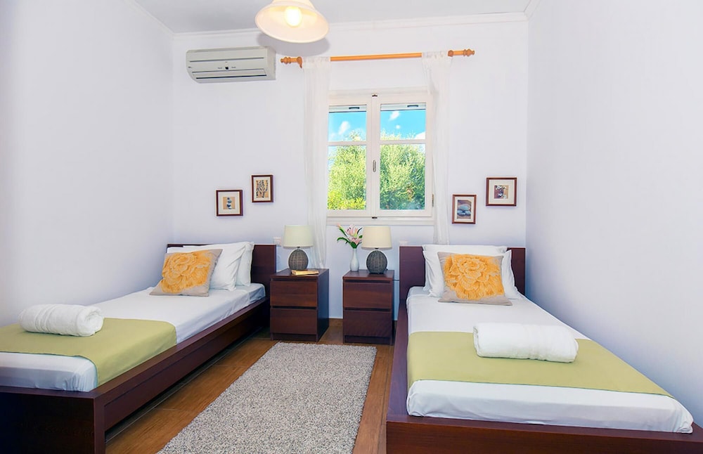 The Bay House in Vathy view 3