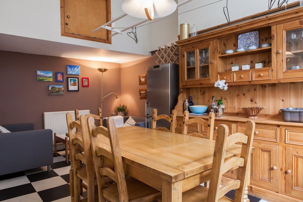 Amazing 4 Bedroom Apartment Just Off The Meadows