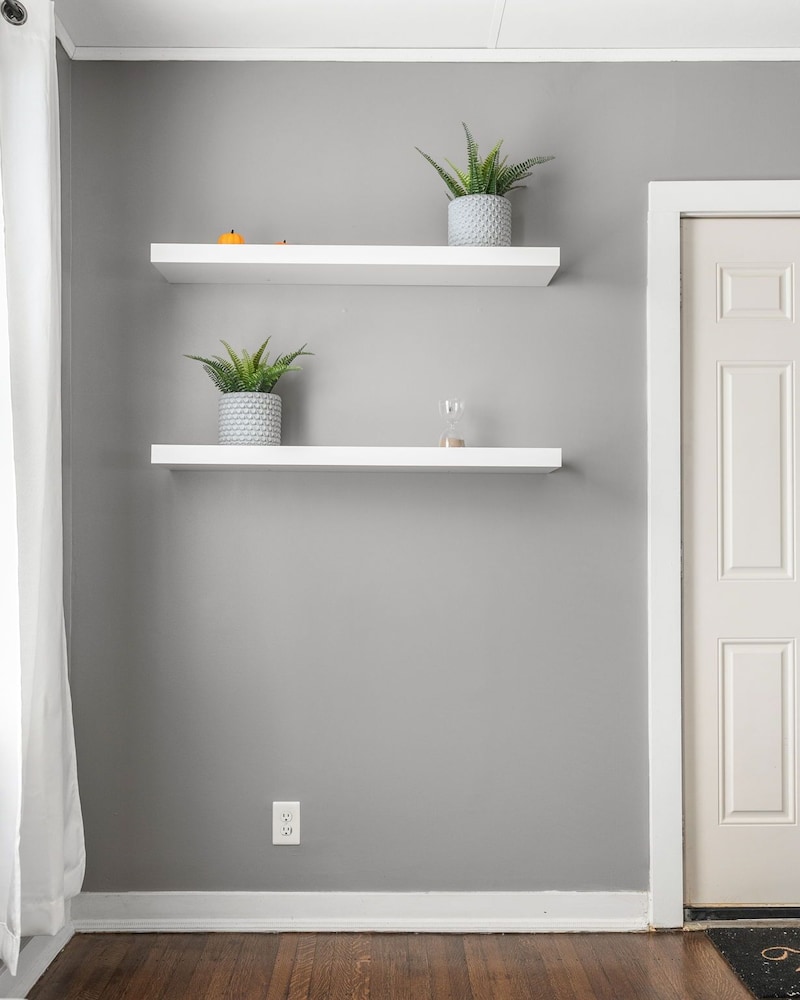 Charming 2 Bedroom with in Home Gym