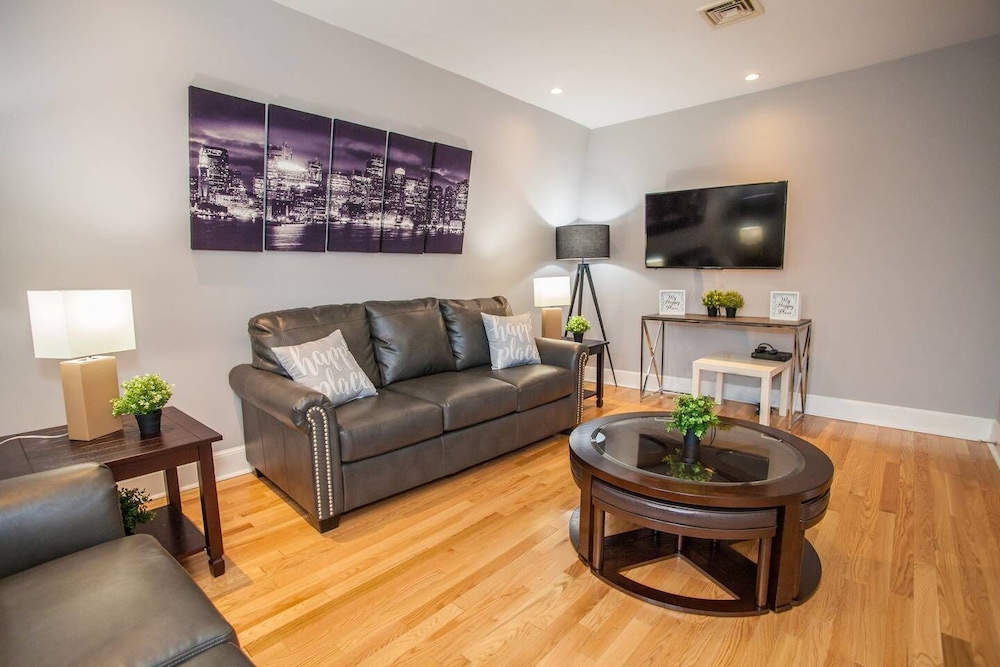 Boston Vacations - Central Boston 5 Bed 2 Bath North End-sleeps 10 - Property Image 1